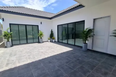 Casa de 3 dormitorios en Pattaya, Tailandia № 210682 - foto 4