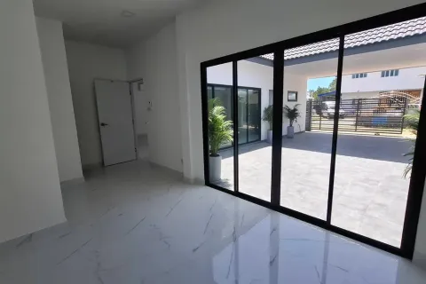 Casa de 3 dormitorios en Pattaya, Tailandia № 210682 - foto 14