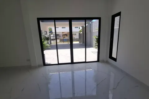 Casa de 3 dormitorios en Pattaya, Tailandia № 210682 - foto 13