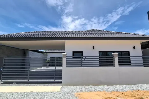 House in Pattaya, Thailand 3 bedrooms № 210682