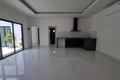 Casa de 3 dormitorios en Pattaya, Tailandia № 210682 - foto 6