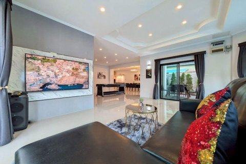 Вилла в Паттайе, Таиланд с 5 спальнями  № 155913 - фото 2