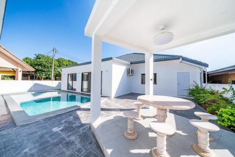 Вилла в Паттайе, Таиланд с 5 спальнями  № 155917 - фото 1