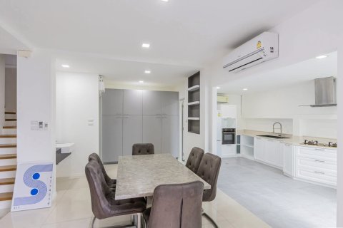 Таунхаус в Ханг Донге, Таиланд с 3 спальнями  № 161638 - фото 4