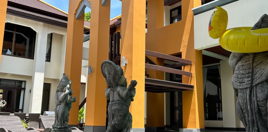 Villa in Pattaya, Thailand 6 bedrooms № 137827