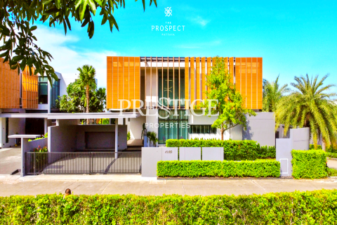 House in Pattaya, Thailand 4 bedrooms № 198704