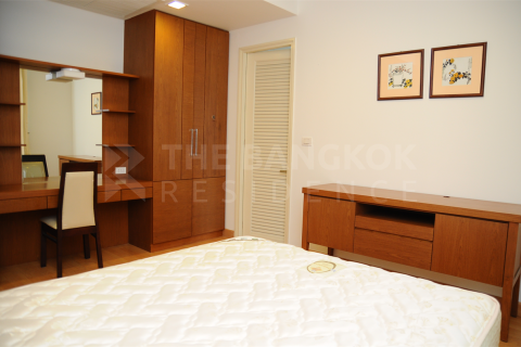 Condo in Bangkok, Thailand, 3 bedrooms № 184712 - photo 2