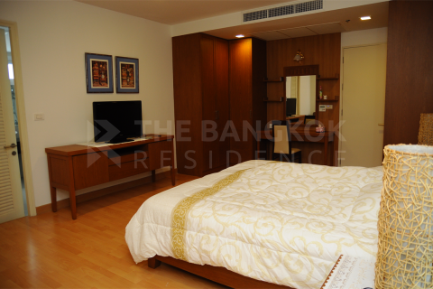 Condo in Bangkok, Thailand, 3 bedrooms № 184712 - photo 3