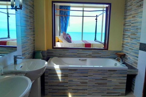 Дом в Накхонситхаммарате, Таиланд с 4 спальнями  № 136885 - фото 14