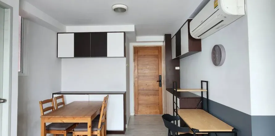 Condo in Huai Khwang, Bangkok, Thailand, 2 bedrooms  № 158417