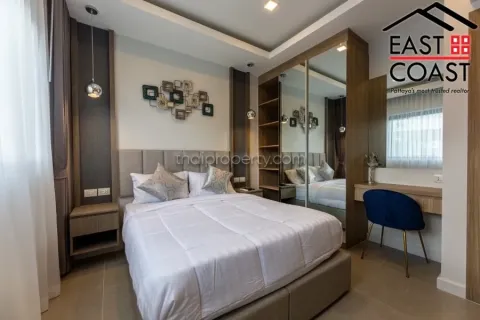 Casa de 4 dormitorios en Pattaya, Tailandia № 213648 - foto 9