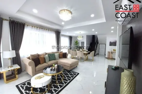 Casa de 4 dormitorios en Pattaya, Tailandia № 213651 - foto 3