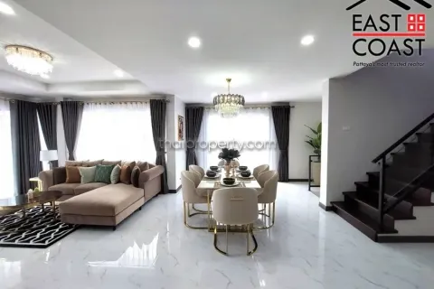 Casa de 4 dormitorios en Pattaya, Tailandia № 213651 - foto 13