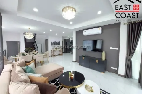 Casa de 4 dormitorios en Pattaya, Tailandia № 213651 - foto 4