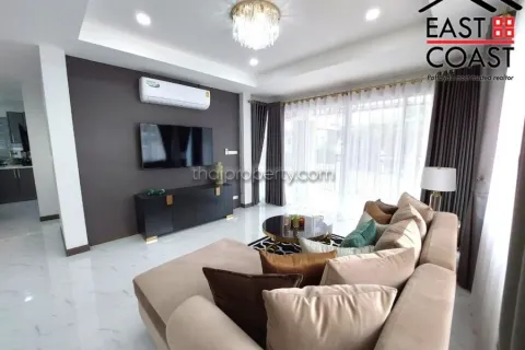 Casa de 4 dormitorios en Pattaya, Tailandia № 213651 - foto 6