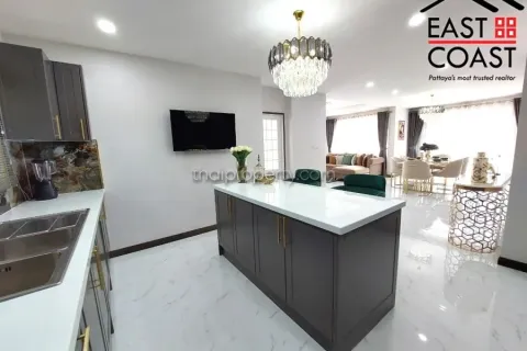 Casa de 4 dormitorios en Pattaya, Tailandia № 213651 - foto 11