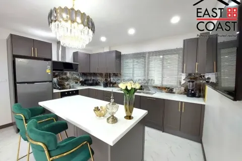 Casa de 4 dormitorios en Pattaya, Tailandia № 213651 - foto 9