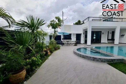 Casa de 5 dormitorios en Pattaya, Tailandia № 213652 - foto 4
