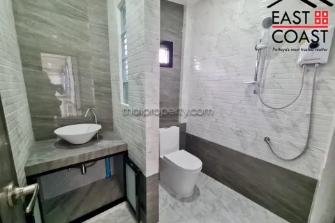 Casa de 5 dormitorios en Pattaya, Tailandia № 213652 - foto 15