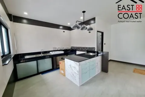 Casa de 5 dormitorios en Pattaya, Tailandia № 213652 - foto 14