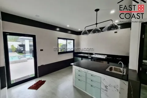 Casa de 5 dormitorios en Pattaya, Tailandia № 213652 - foto 13