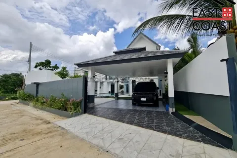 Casa de 5 dormitorios en Pattaya, Tailandia № 213652 - foto 2