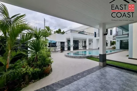 Casa de 5 dormitorios en Pattaya, Tailandia № 213652 - foto 3