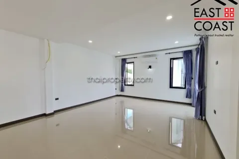 Casa de 5 dormitorios en Pattaya, Tailandia № 213652 - foto 18