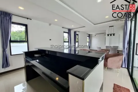 Casa de 5 dormitorios en Pattaya, Tailandia № 213652 - foto 7