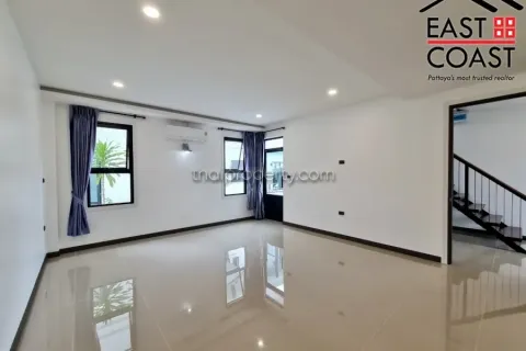 Casa de 5 dormitorios en Pattaya, Tailandia № 213652 - foto 11