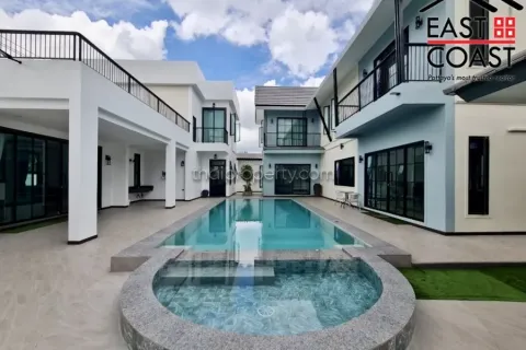 Casa de 5 dormitorios en Pattaya, Tailandia № 213652 - foto 5