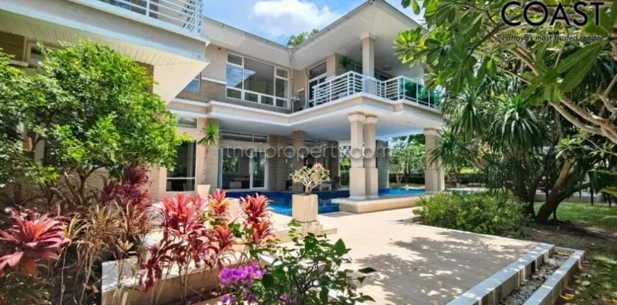 Casa de 3 dormitorios en Pattaya, Tailandia № 213654