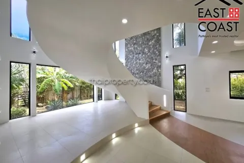 Casa de 4 dormitorios en Pattaya, Tailandia № 213650 - foto 12
