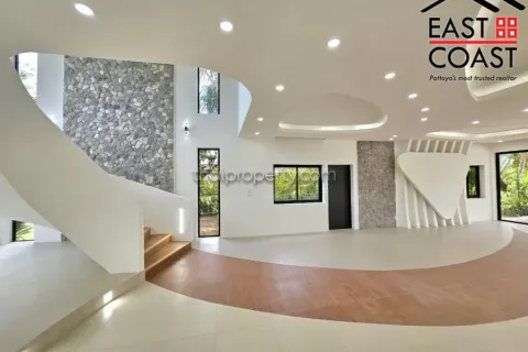 Casa de 4 dormitorios en Pattaya, Tailandia № 213650 - foto 14