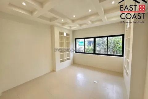 Casa de 4 dormitorios en Pattaya, Tailandia № 213650 - foto 18