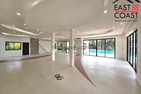 Casa de 4 dormitorios en Pattaya, Tailandia № 213650 - foto 10