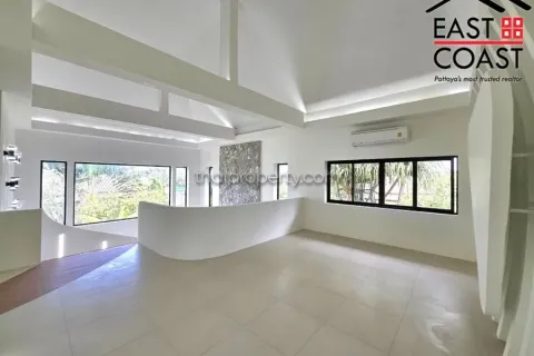 Casa de 4 dormitorios en Pattaya, Tailandia № 213650 - foto 19