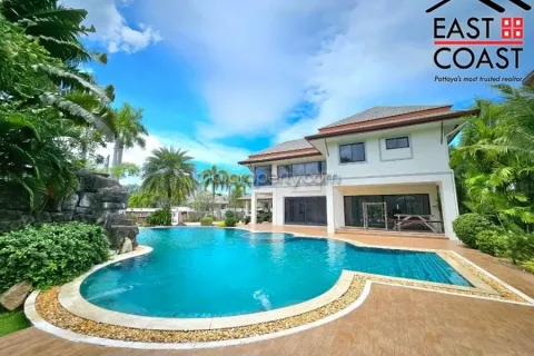 Casa de 4 dormitorios en Pattaya, Tailandia № 213650 - foto 2