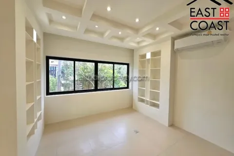Casa de 4 dormitorios en Pattaya, Tailandia № 213650 - foto 17
