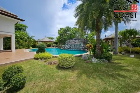 Casa de 4 dormitorios en Pattaya, Tailandia № 213650 - foto 7