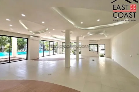 Casa de 4 dormitorios en Pattaya, Tailandia № 213650 - foto 8