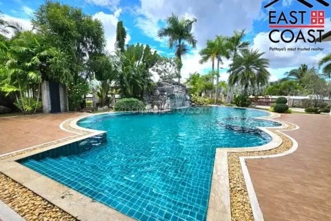 Casa de 4 dormitorios en Pattaya, Tailandia № 213650 - foto 4