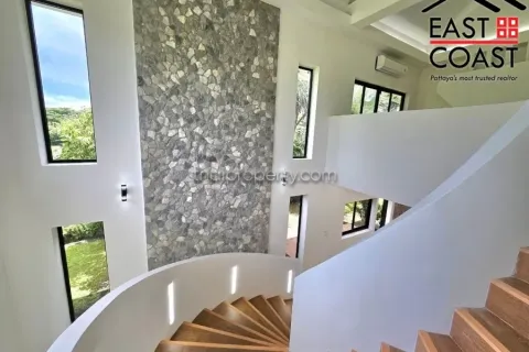 Casa de 4 dormitorios en Pattaya, Tailandia № 213650 - foto 30