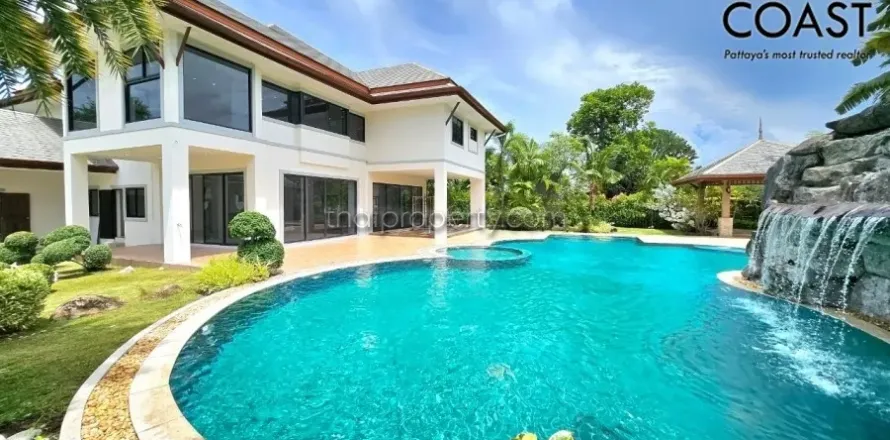 Casa de 4 dormitorios en Pattaya, Tailandia № 213650