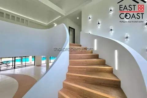 Casa de 4 dormitorios en Pattaya, Tailandia № 213650 - foto 11