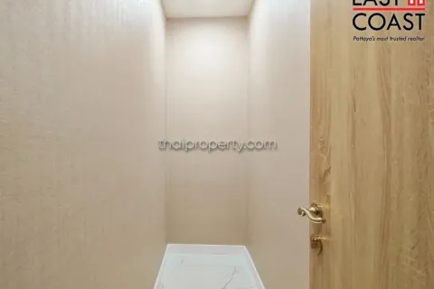 Condominio de 2 dormitorios en Jomtien Beach, Pattaya, Tailandia № 213302 - foto 28