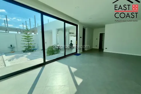 Casa de 4 dormitorios en Pattaya, Tailandia № 213301 - foto 12