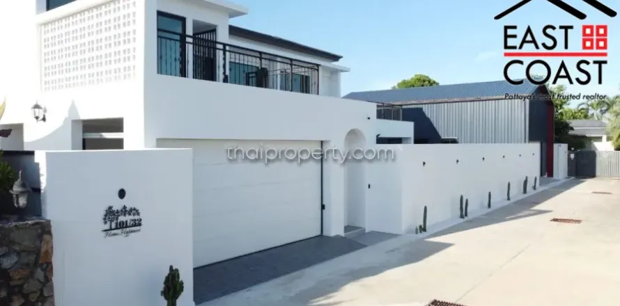 Casa de 4 dormitorios en Pattaya, Tailandia № 213301