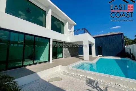Casa de 4 dormitorios en Pattaya, Tailandia № 213301 - foto 11