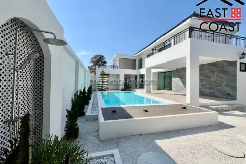 Casa de 4 dormitorios en Pattaya, Tailandia № 213301 - foto 4